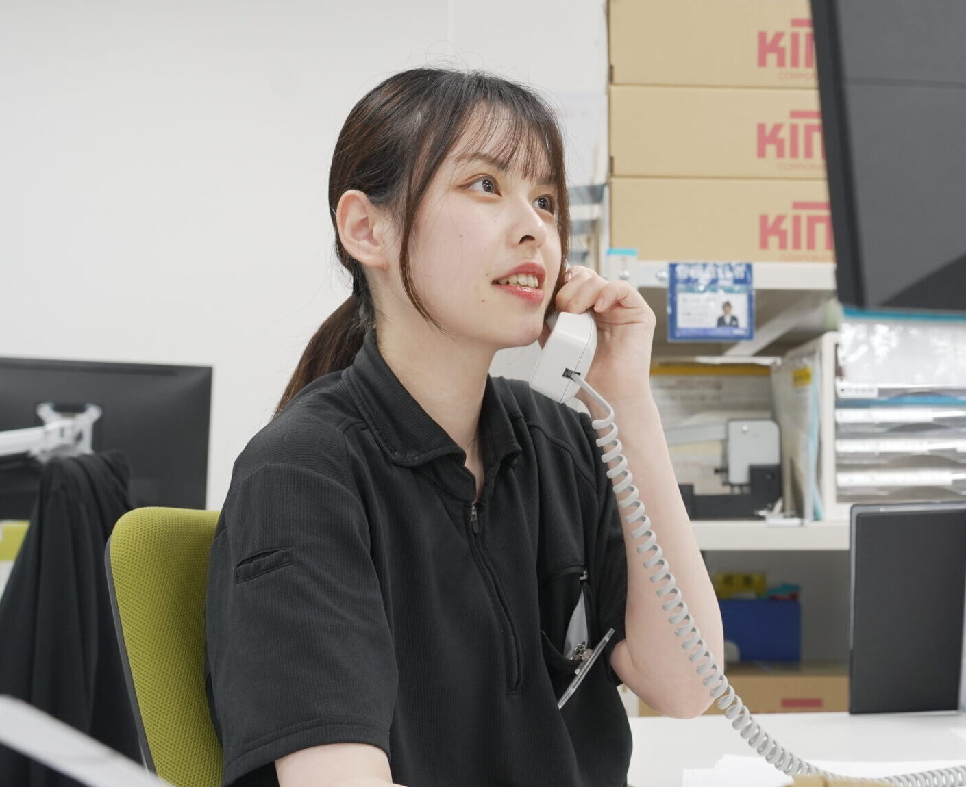 お客様サポート部の仕事の様子