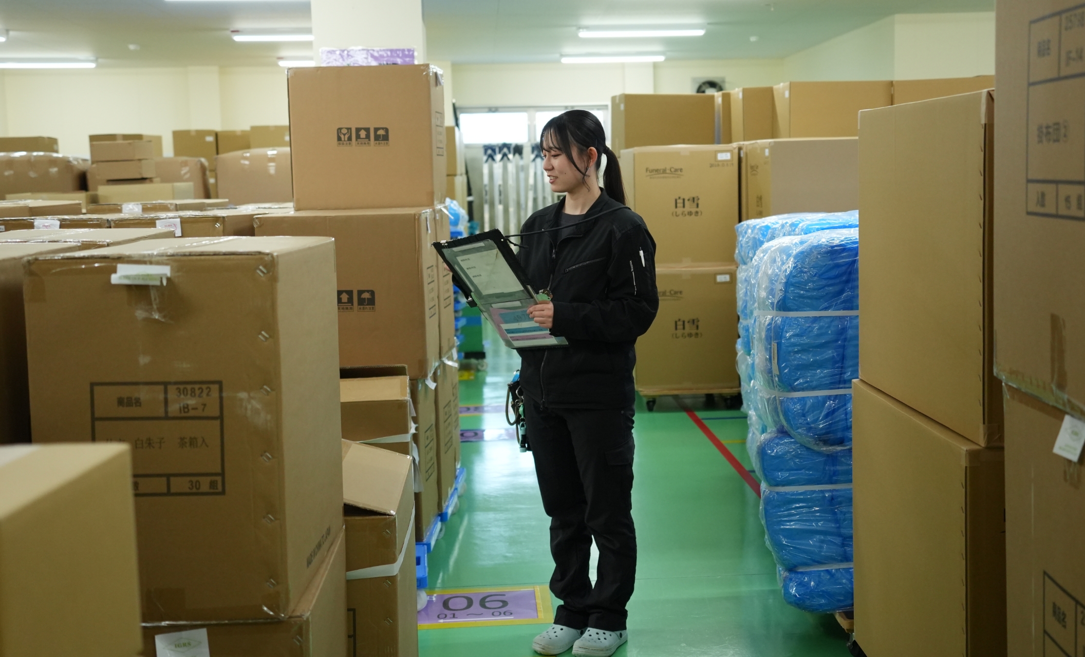 商品管理部の仕事の様子