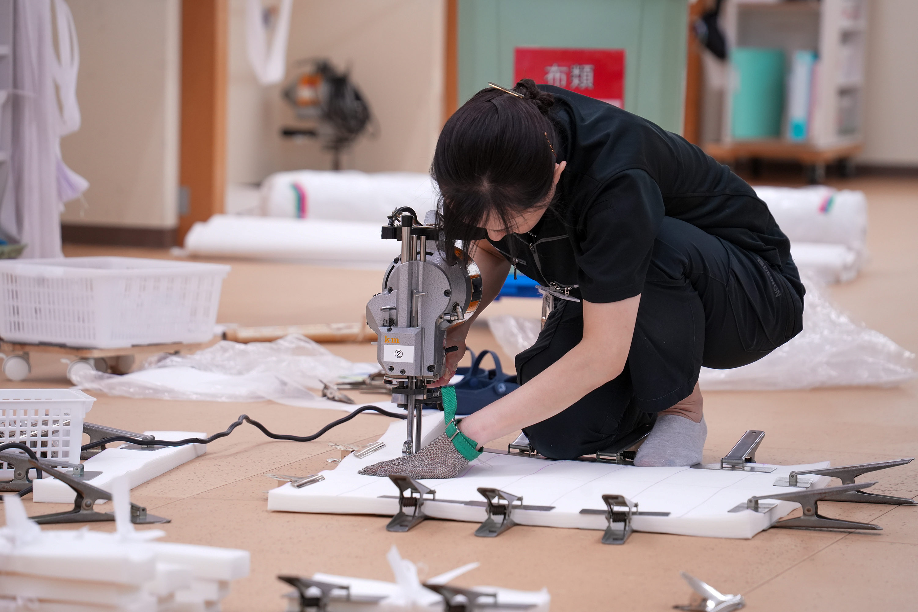作業するイガラシ社員